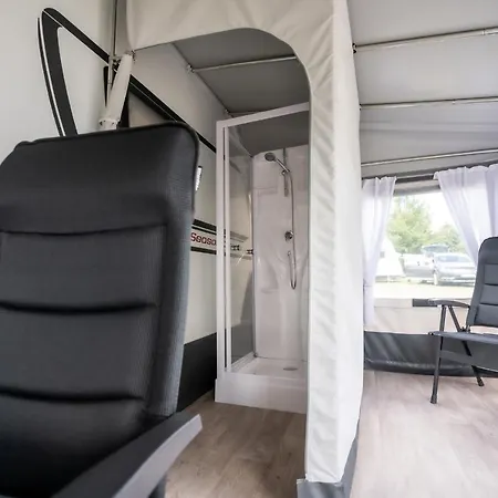 Season Camper 700