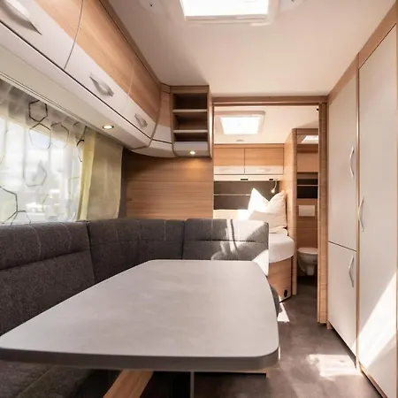 Season Camper 700