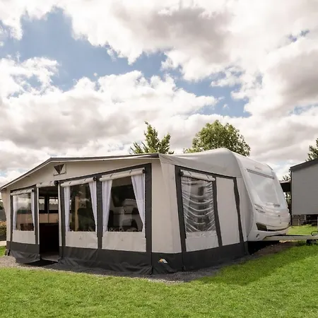 Season Camper 700 * Löwenstein
