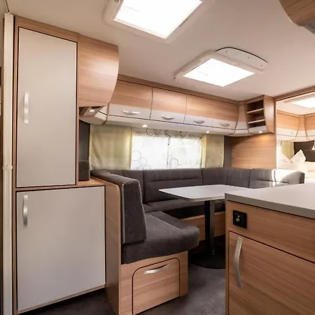 Season Camper 700 Löwenstein